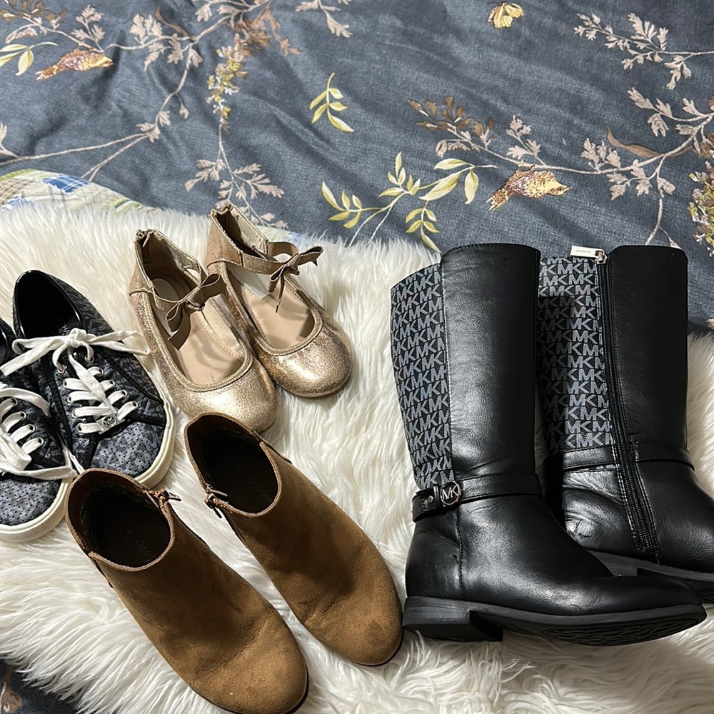 Girl shoes